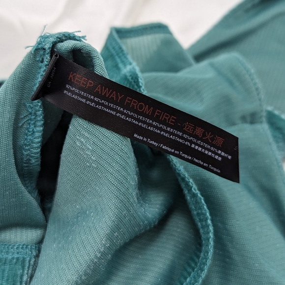 Urban Outfitters Women's US Large SeaGreen Soft Ribbed Pull Over Halter Crop Top - Picture 11 of 13